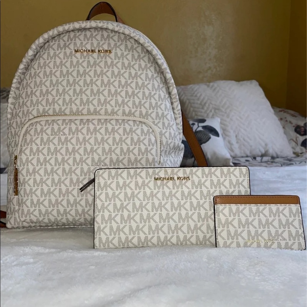 Sold Michael kors Erin backpack vanilla acorn